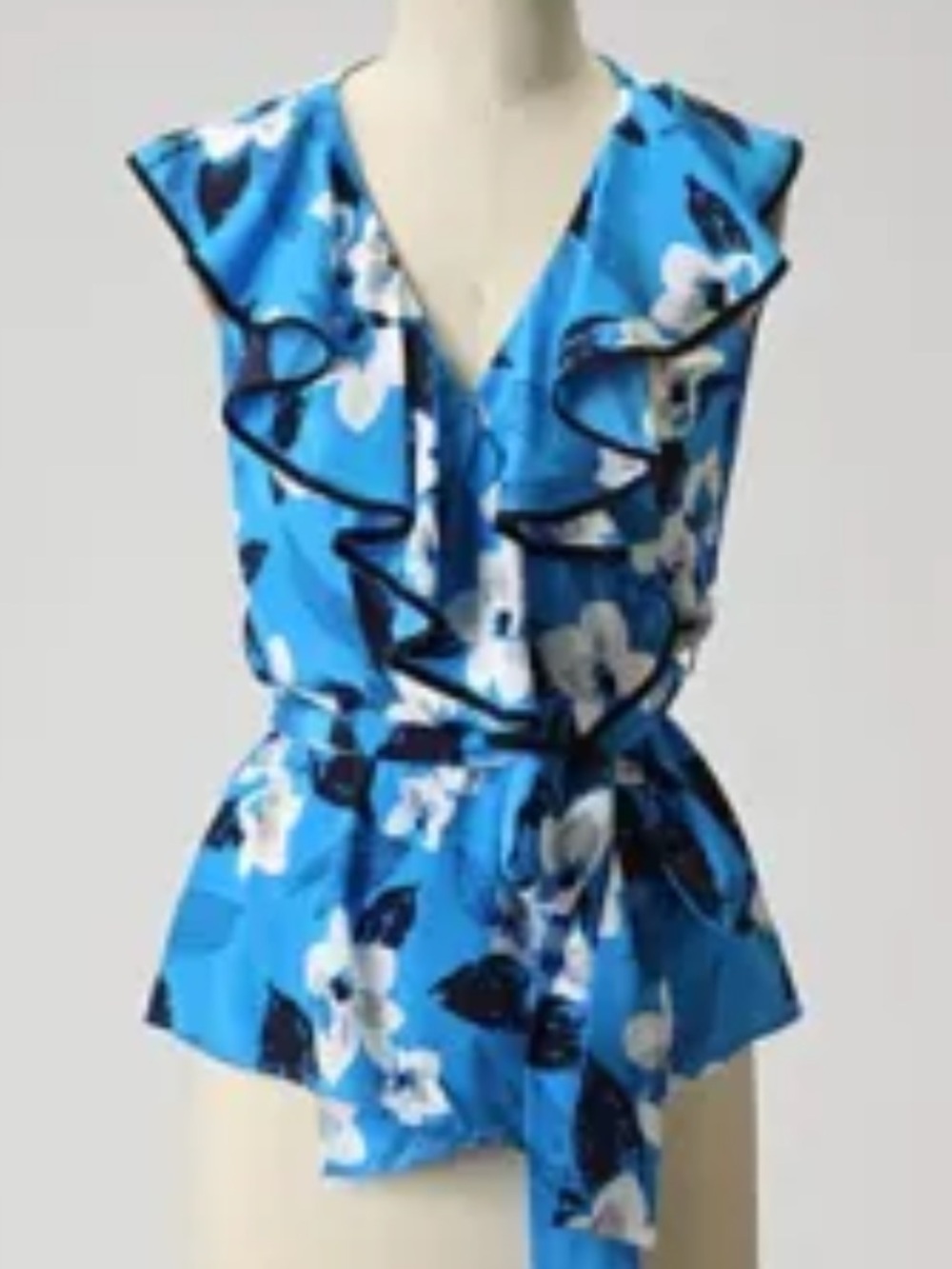 NWT ANTHRO Yumi Kim 100% silk Blue and White Floral Wrap Top size medium